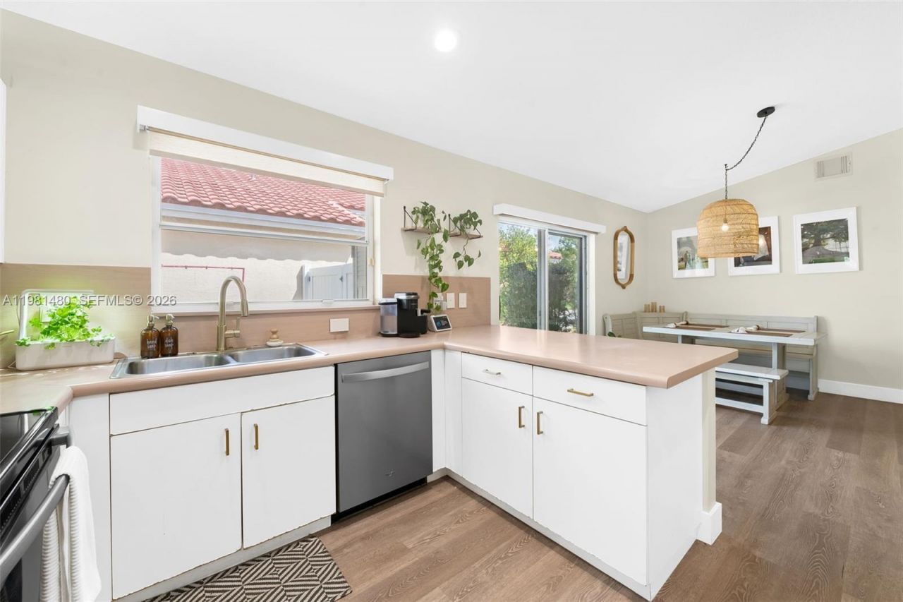 334 SW 194th Ave , Pembroke Pines, FL 33029 Photo