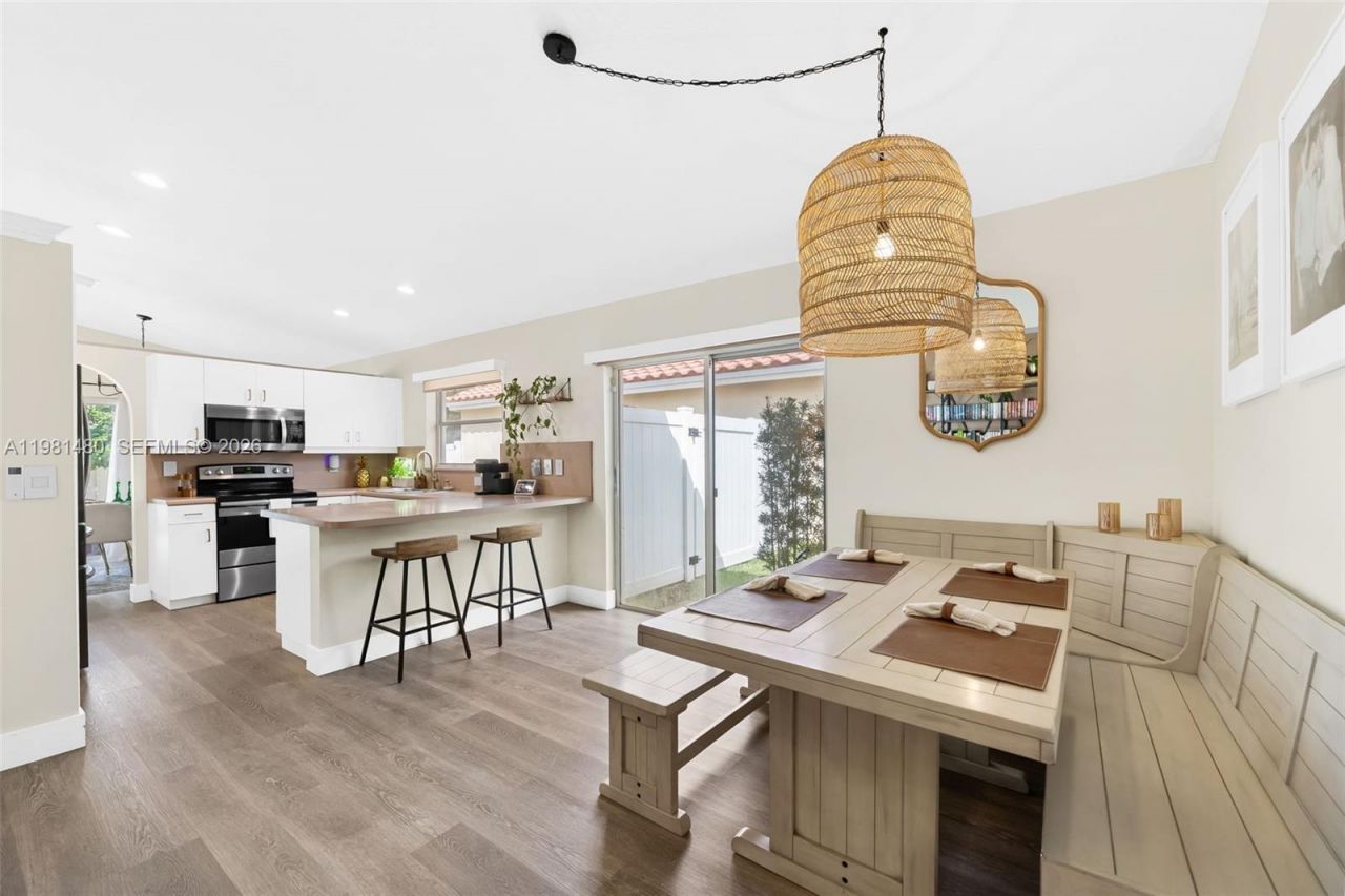 334 SW 194th Ave , Pembroke Pines, FL 33029 Photo