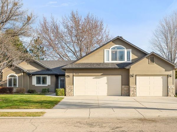 2832 E Indian Creek Dr, Meridian, ID 83642