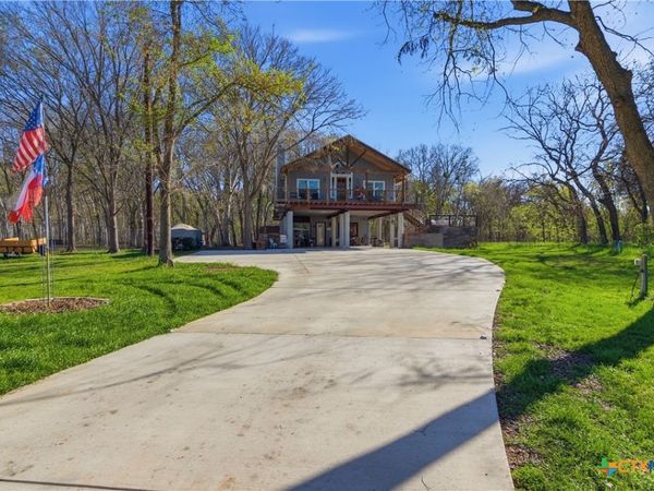 121 Lakeside Drive , Seguin, TX 78155