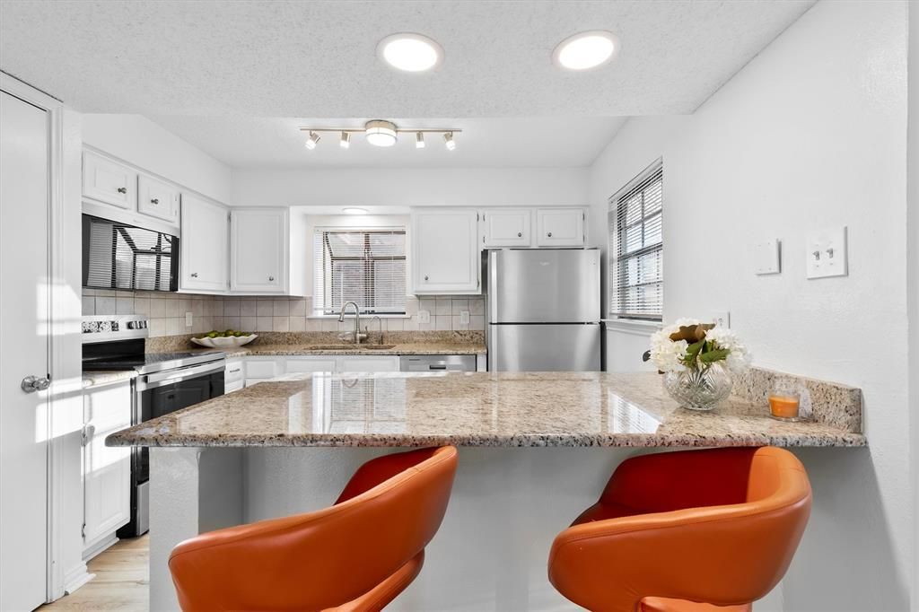 15221 Berry Trail, Unit 807, Dallas, TX 75248 Main Photo