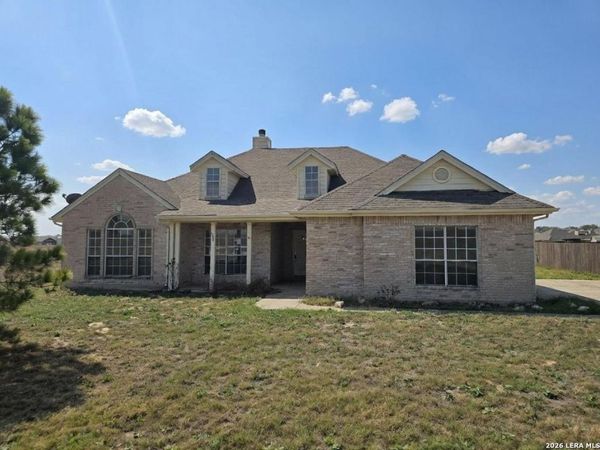 135 Muirfield Ln, La Vernia, TX 78121