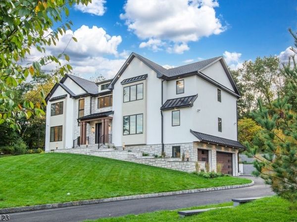 1 Philips Ln, Denville, NJ 07834