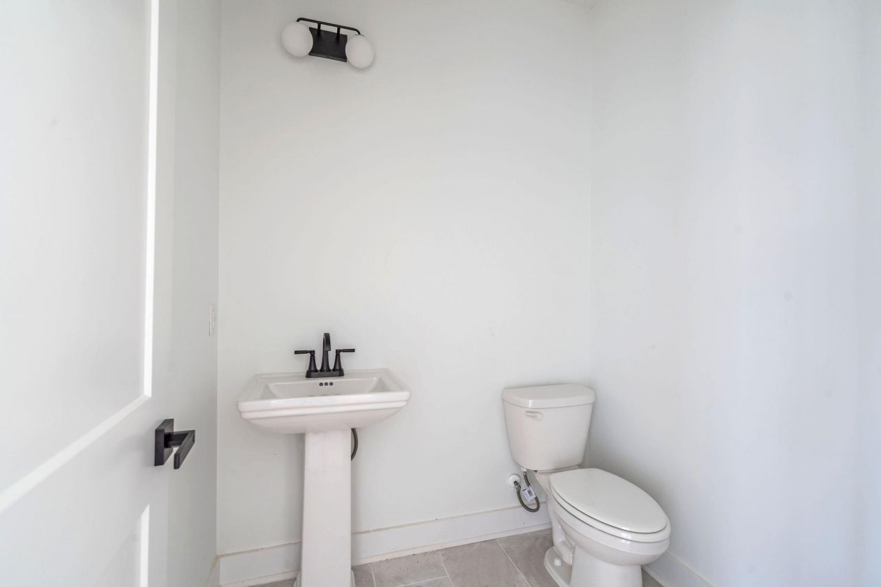 1306 Mccrae Drive Photo 9