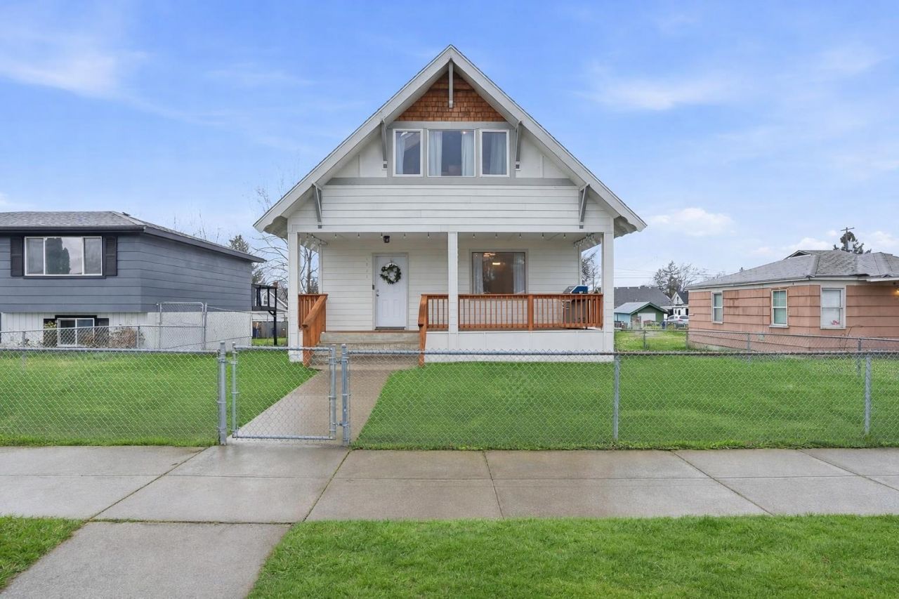 1928 E Courtland Ave primary photo