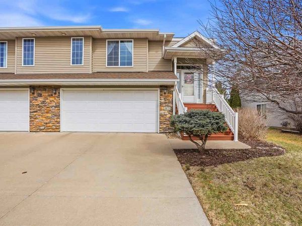 1070 Patton Ln, North Liberty, IA 52317