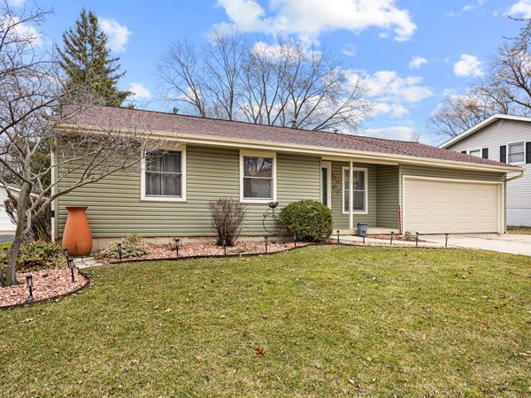 145 Concord Avenue, South Elgin, IL 60177