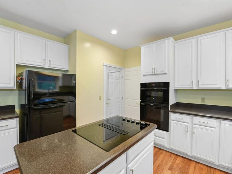 2 Clarke Court, Glendale, OH 45246 Photo 10