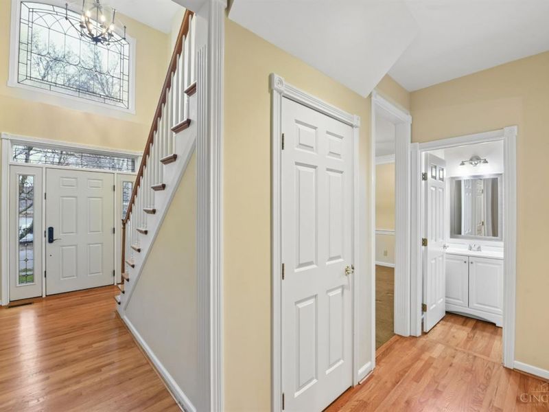 2 Clarke Court, Glendale, OH 45246 Photo 11