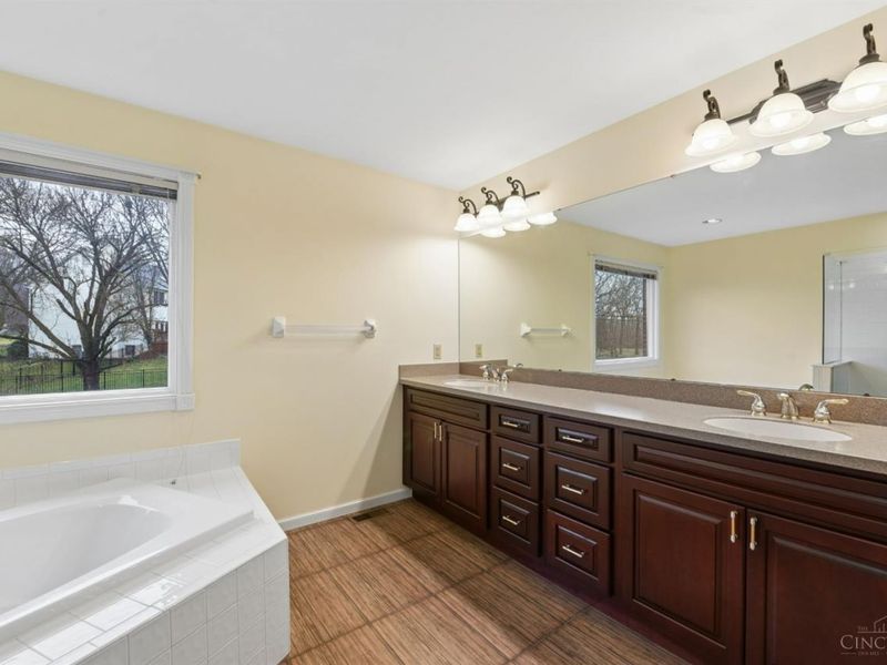 2 Clarke Court, Glendale, OH 45246 Photo 13