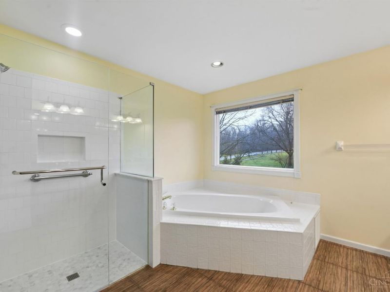 2 Clarke Court, Glendale, OH 45246 Photo 14