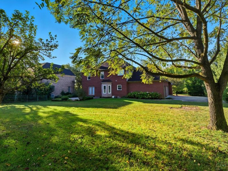 2 Clarke Court, Glendale, OH 45246 Photo 2