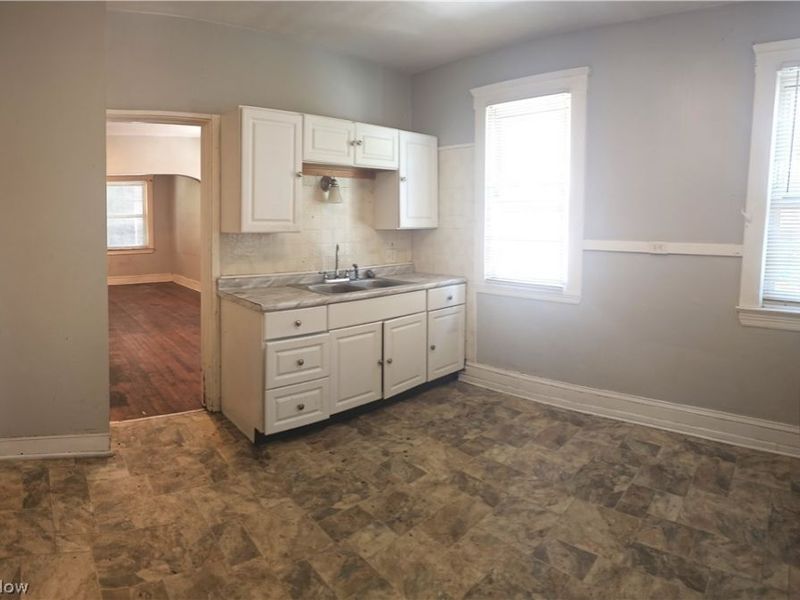 1812 Treadway Avenue, Cleveland, OH 44109 Photo 8