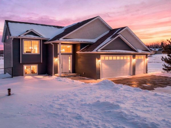 1325 Carriage Hill Drive, Hinckley, MN 55037