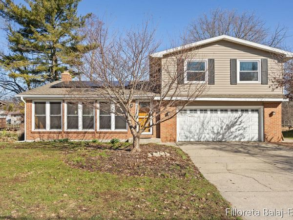 5023 Creekview Drive SE, Grand Rapids, MI 49508