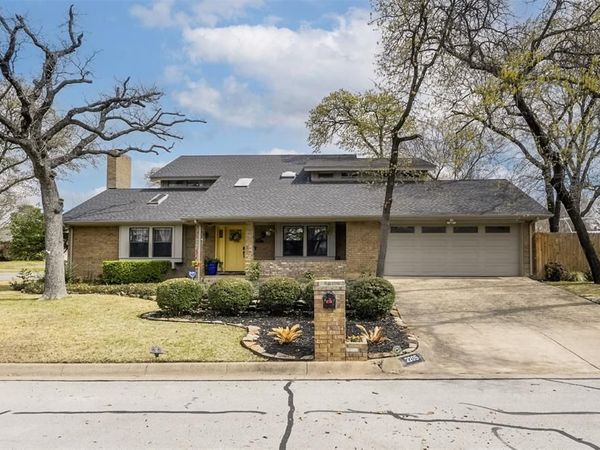2205 Prestonwood Drive, Arlington, TX 76012