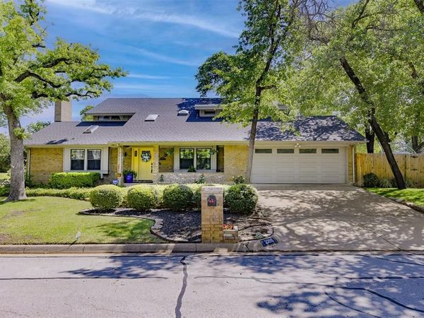 2205 Prestonwood Drive, Arlington, TX 76012