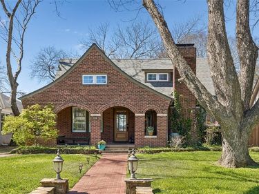 1011 N Clinton Avenue, Dallas, TX 75208