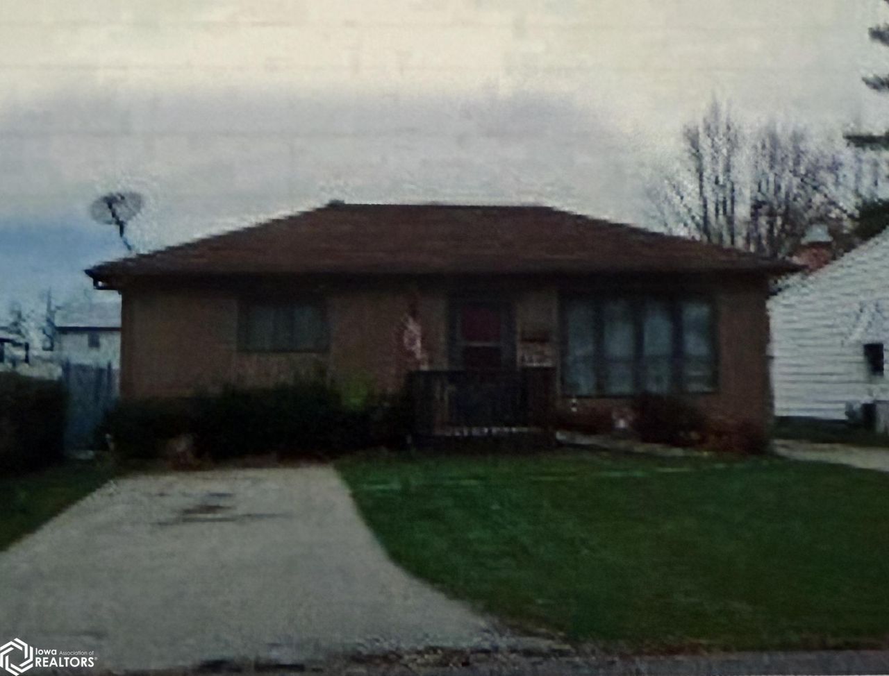 1915 Mowrey Avenue, Ottumwa, IA 52501 Main Photo