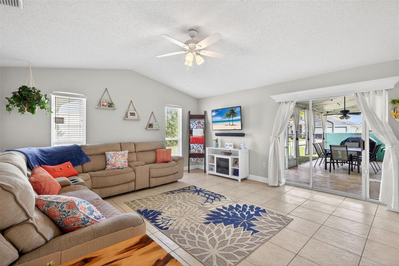 3907 57th Place E, Bradenton, FL 34203 Photo