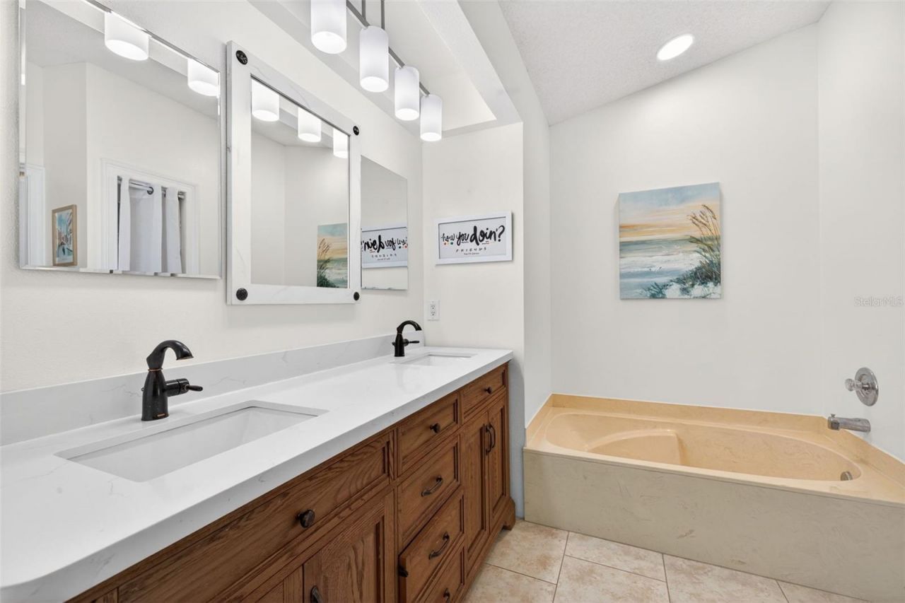 3907 57th Place E, Bradenton, FL 34203 Photo