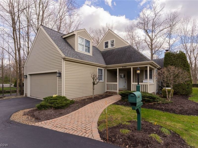 600 The Greens NE, Howland, OH 44484 Photo 1