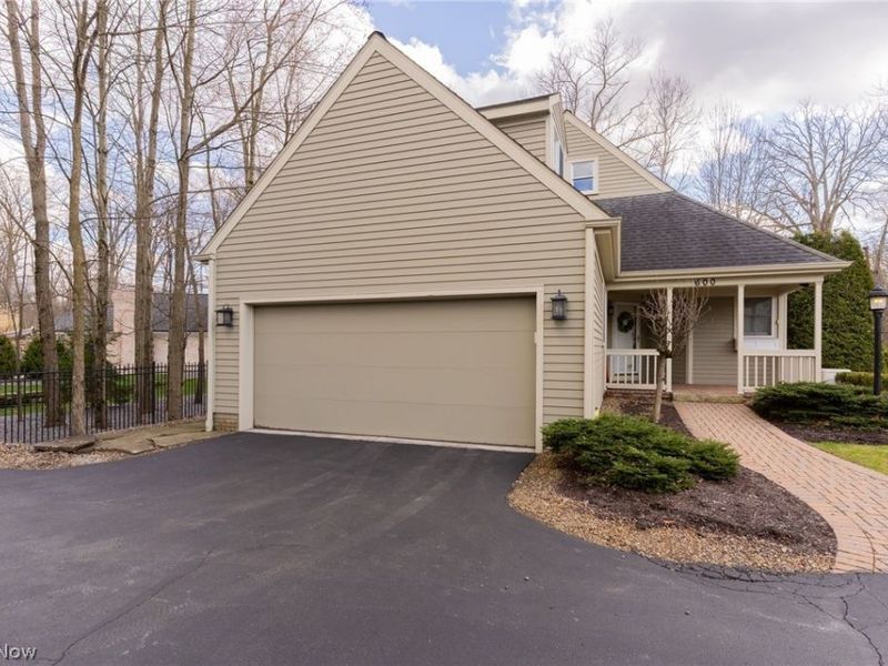 600 The Greens NE, Howland, OH 44484 Photo 3