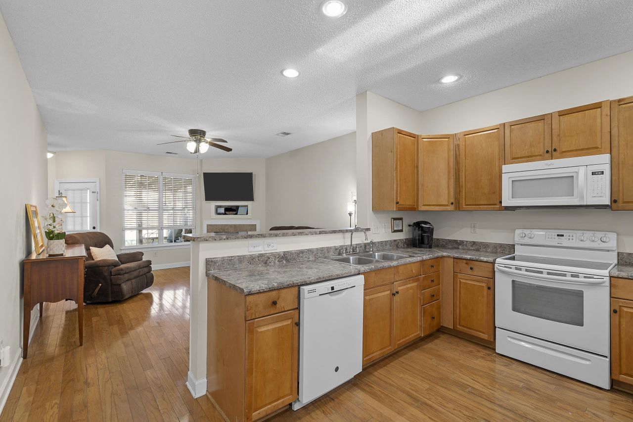 2915 Sweetleaf Lane Photo 4