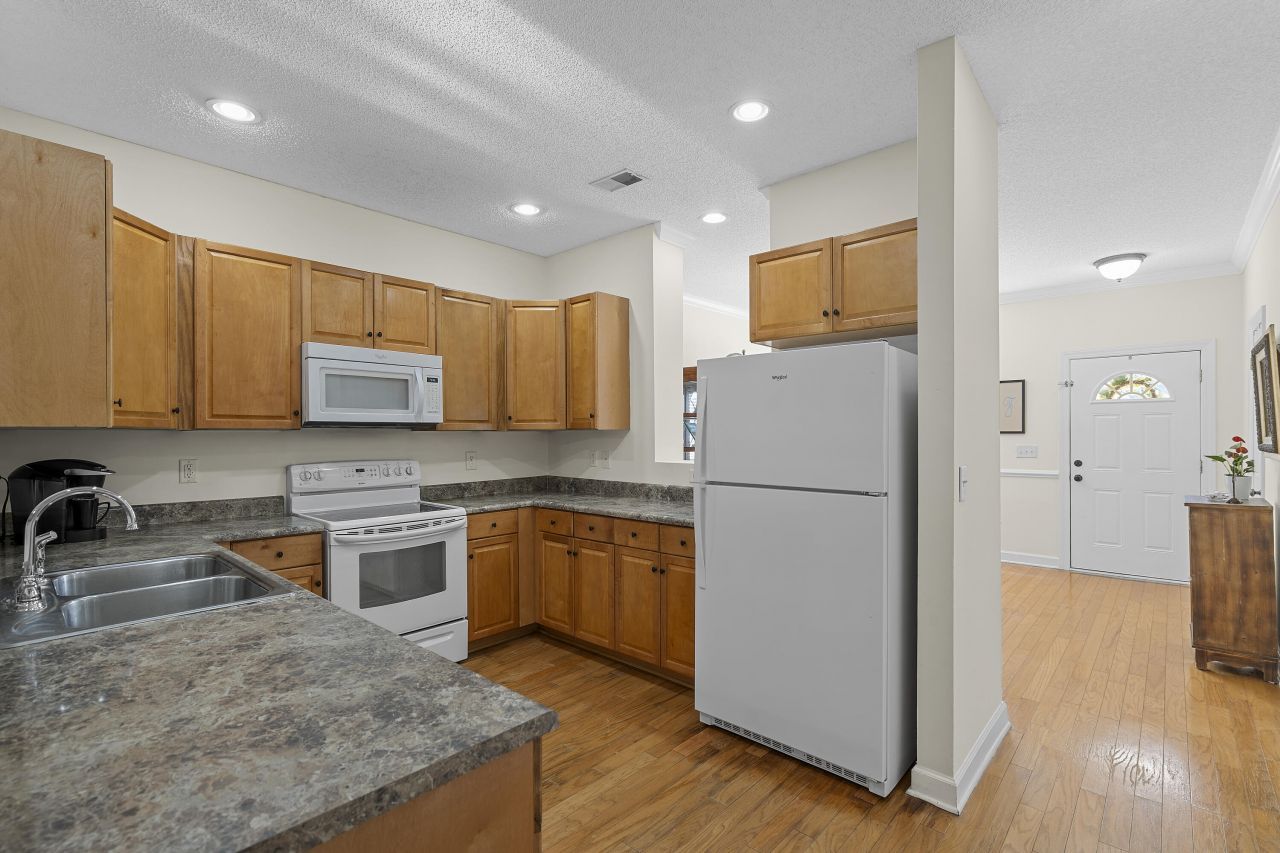 2915 Sweetleaf Lane Photo 6