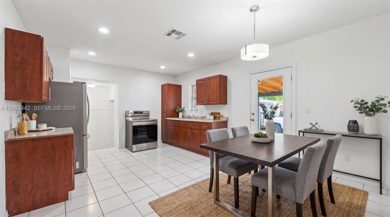 6223 NW Miami Pl, Miami, FL 33150 Photo