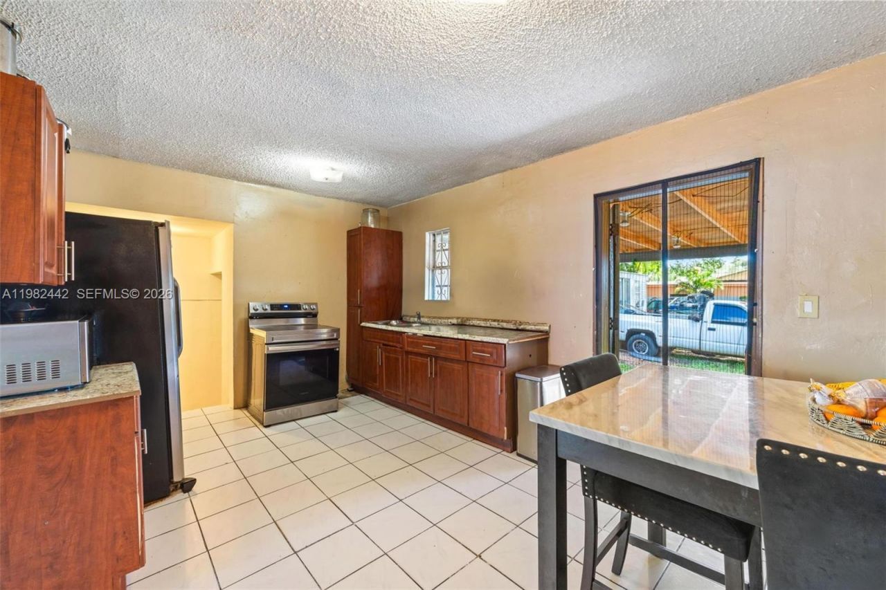 6223 NW Miami Pl, Miami, FL 33150 Photo