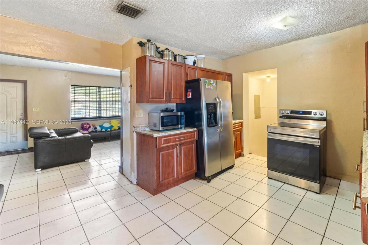 6223 NW Miami Pl, Miami, FL 33150 Photo