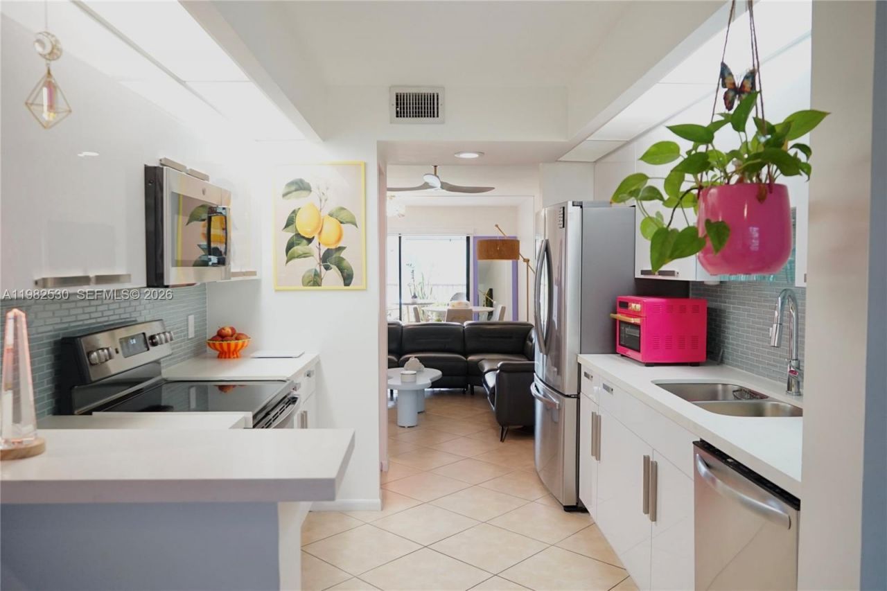 100 SW 130th Ter, Unit 211C, Pembroke Pines, FL 33027 Photo