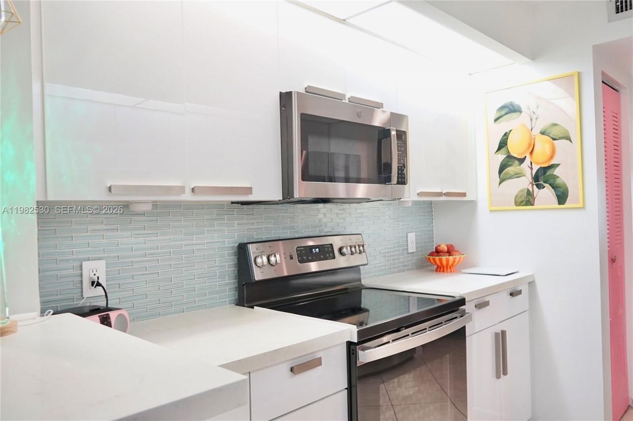 100 SW 130th Ter, Unit 211C, Pembroke Pines, FL 33027 Photo