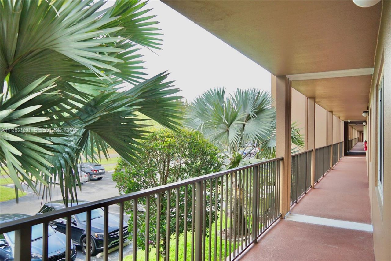 100 SW 130th Ter, Unit 211C, Pembroke Pines, FL 33027 Photo