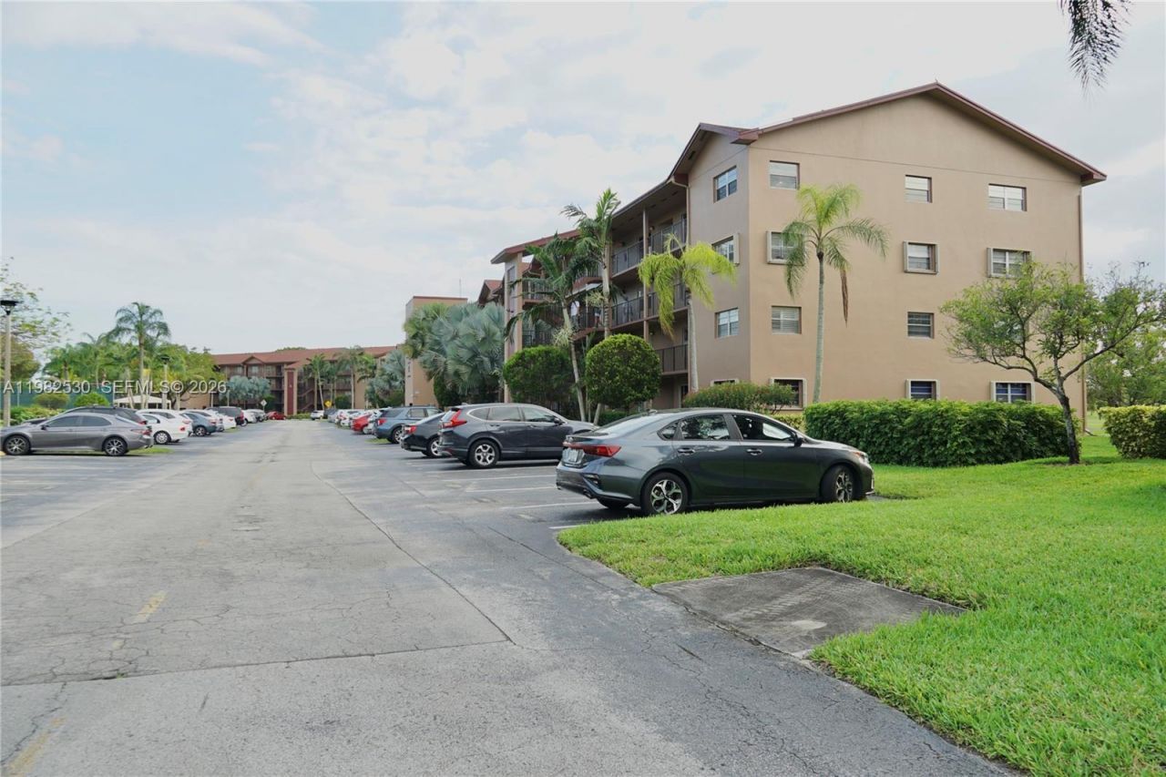 100 SW 130th Ter, Unit 211C, Pembroke Pines, FL 33027 Photo