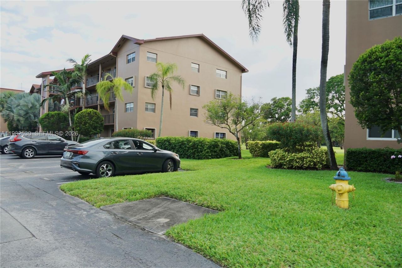 100 SW 130th Ter, Unit 211C, Pembroke Pines, FL 33027 Photo