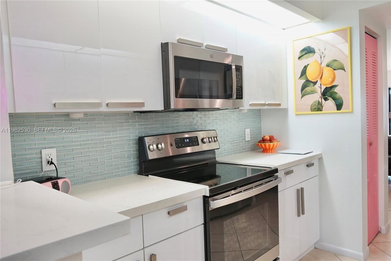 100 SW 130th Ter, Unit 211C, Pembroke Pines, FL 33027 Photo