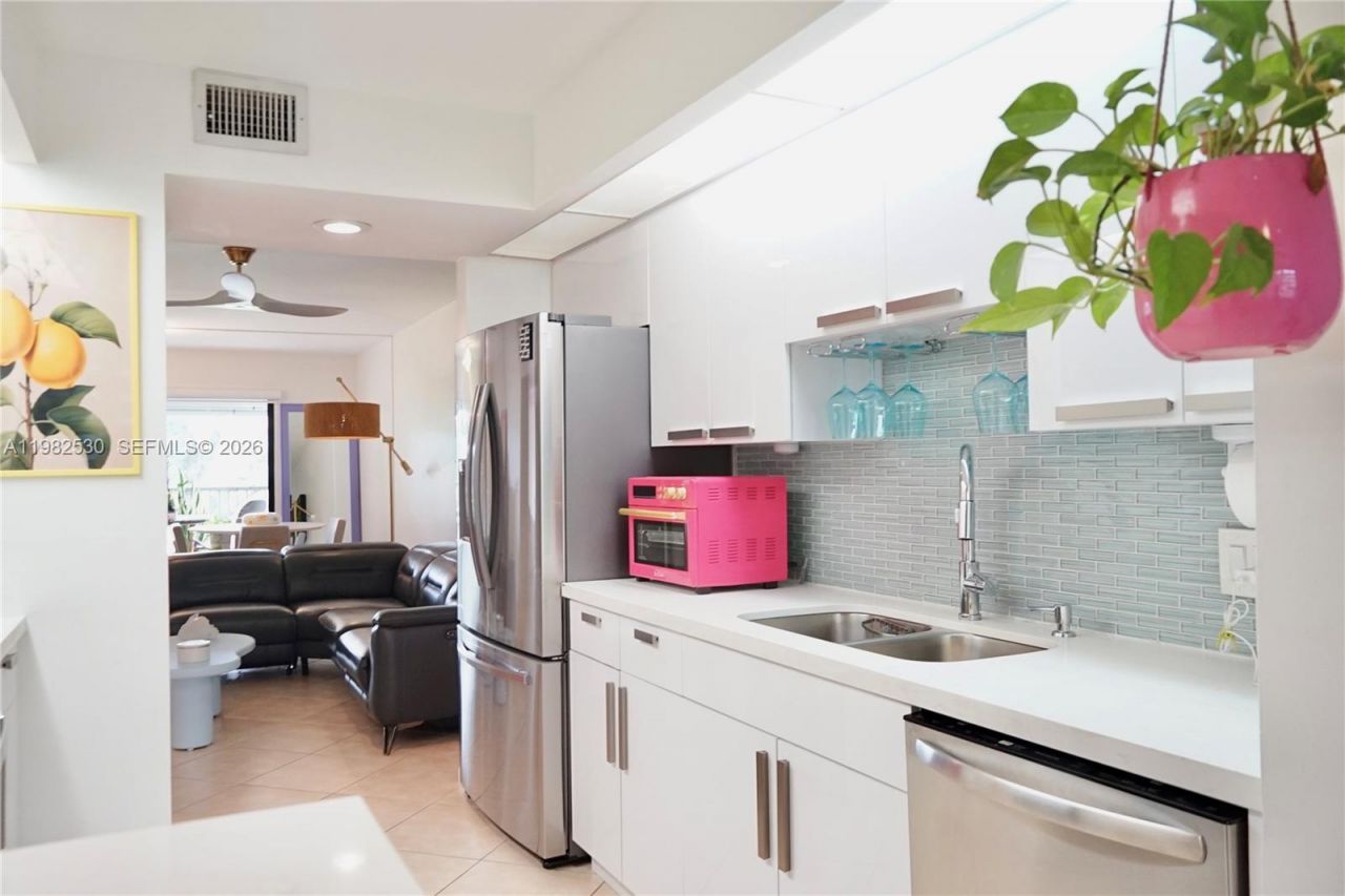 100 SW 130th Ter, Unit 211C, Pembroke Pines, FL 33027 Photo