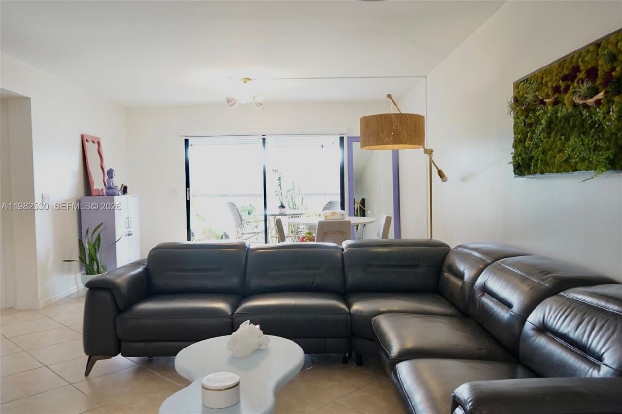 100 SW 130th Ter, Unit 211C, Pembroke Pines, FL 33027 Photo