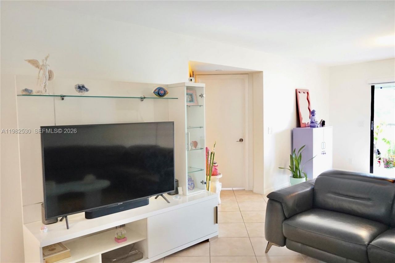 100 SW 130th Ter, Unit 211C, Pembroke Pines, FL 33027 Photo
