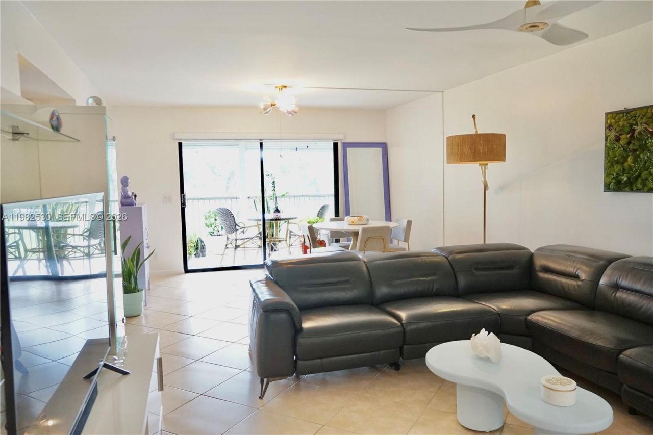 100 SW 130th Ter, Unit 211C, Pembroke Pines, FL 33027 Photo