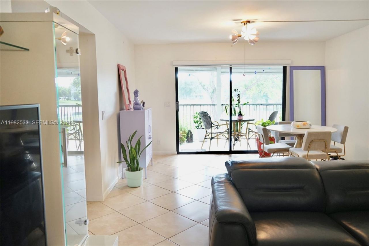 100 SW 130th Ter, Unit 211C, Pembroke Pines, FL 33027 Photo