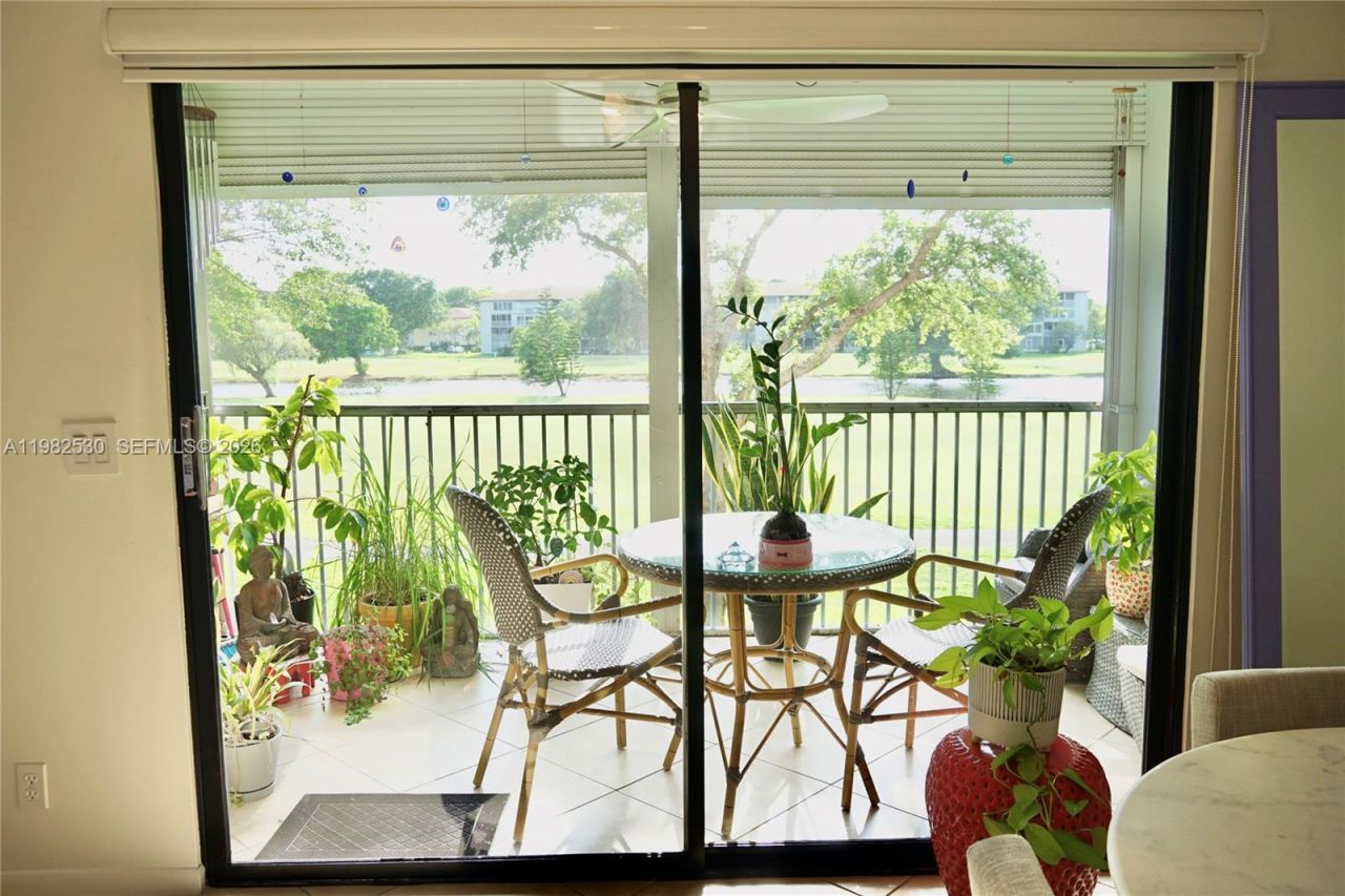 100 SW 130th Ter, Unit 211C, Pembroke Pines, FL 33027 Photo