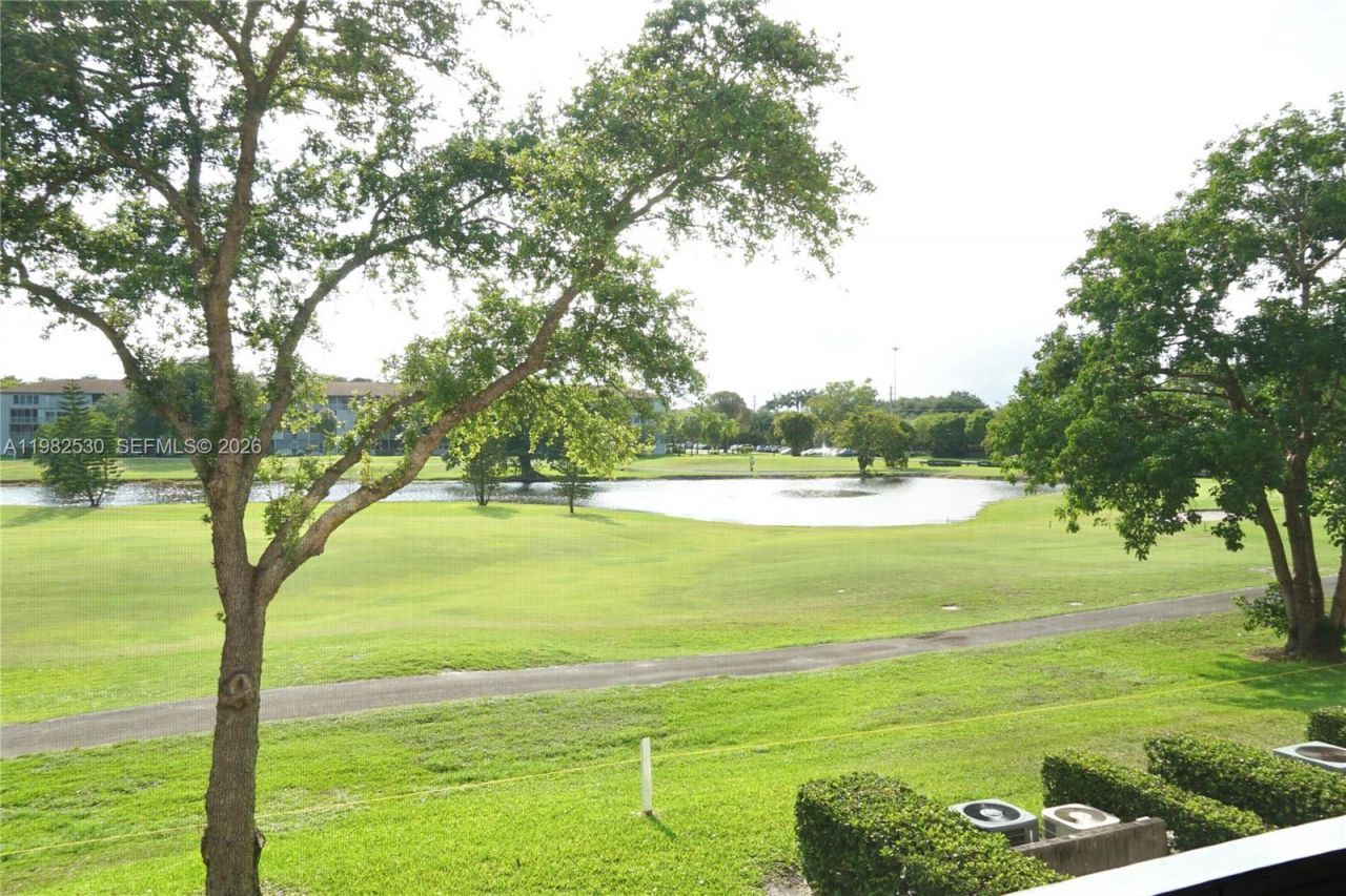 100 SW 130th Ter, Unit 211C, Pembroke Pines, FL 33027 Photo