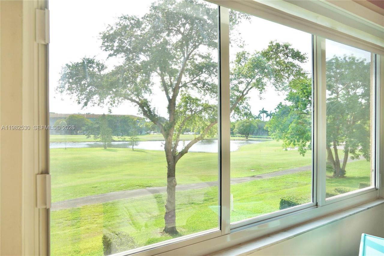 100 SW 130th Ter, Unit 211C, Pembroke Pines, FL 33027 Photo