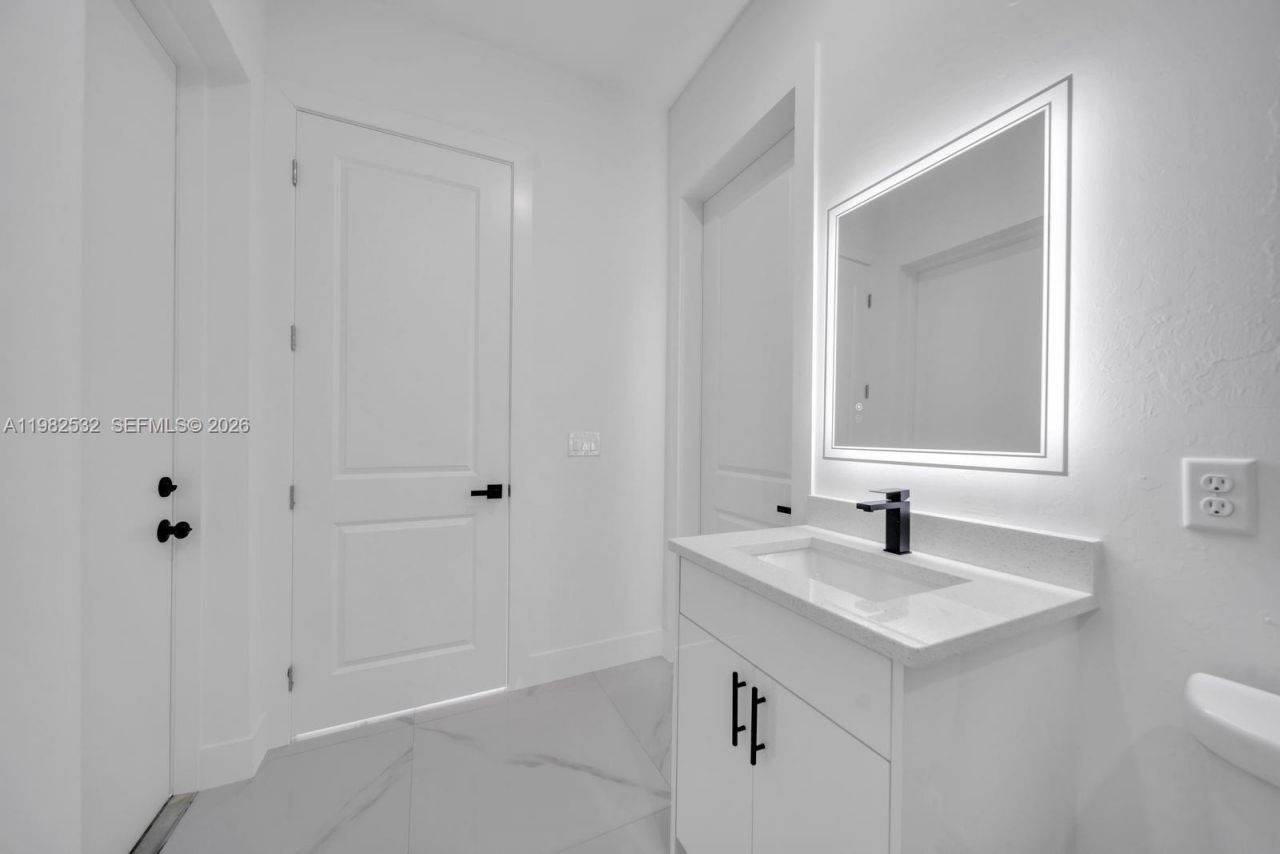 635 Summit Ave S, Lehigh Acres, FL 33974 Photo