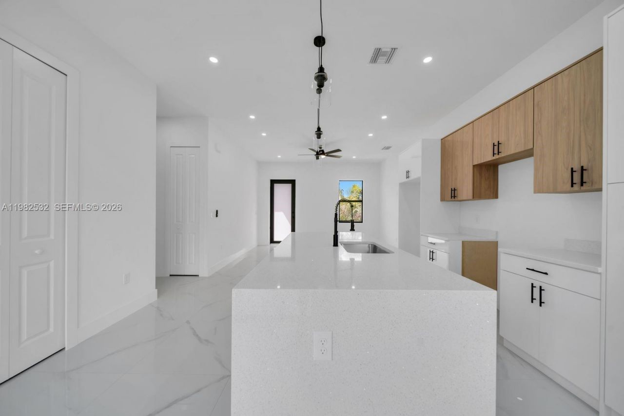 635 Summit Ave S, Lehigh Acres, FL 33974 Photo