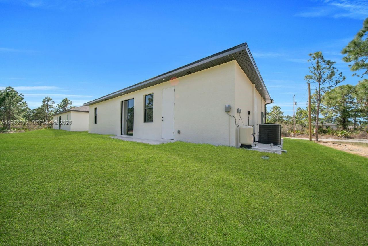 635 Summit Ave S, Lehigh Acres, FL 33974 Photo