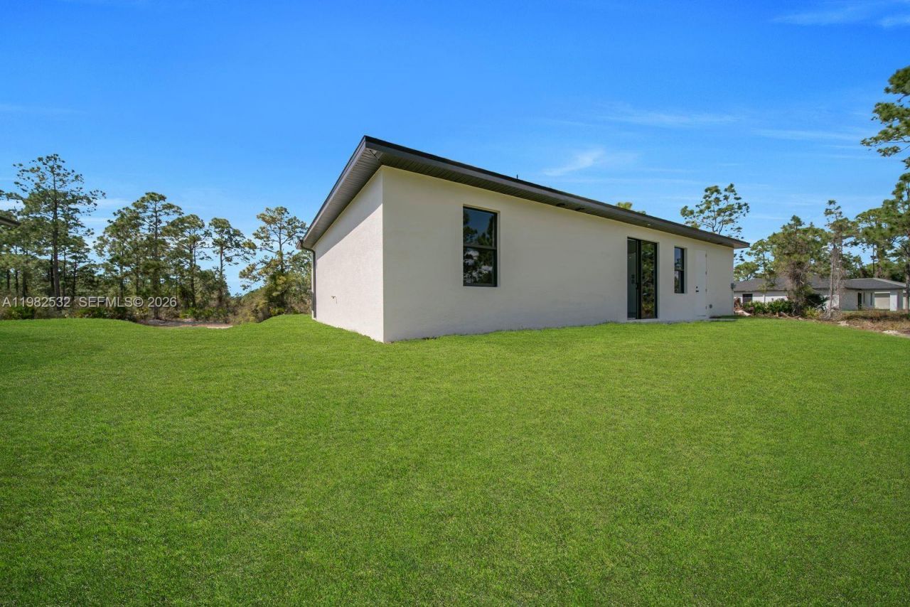 635 Summit Ave S, Lehigh Acres, FL 33974 Photo